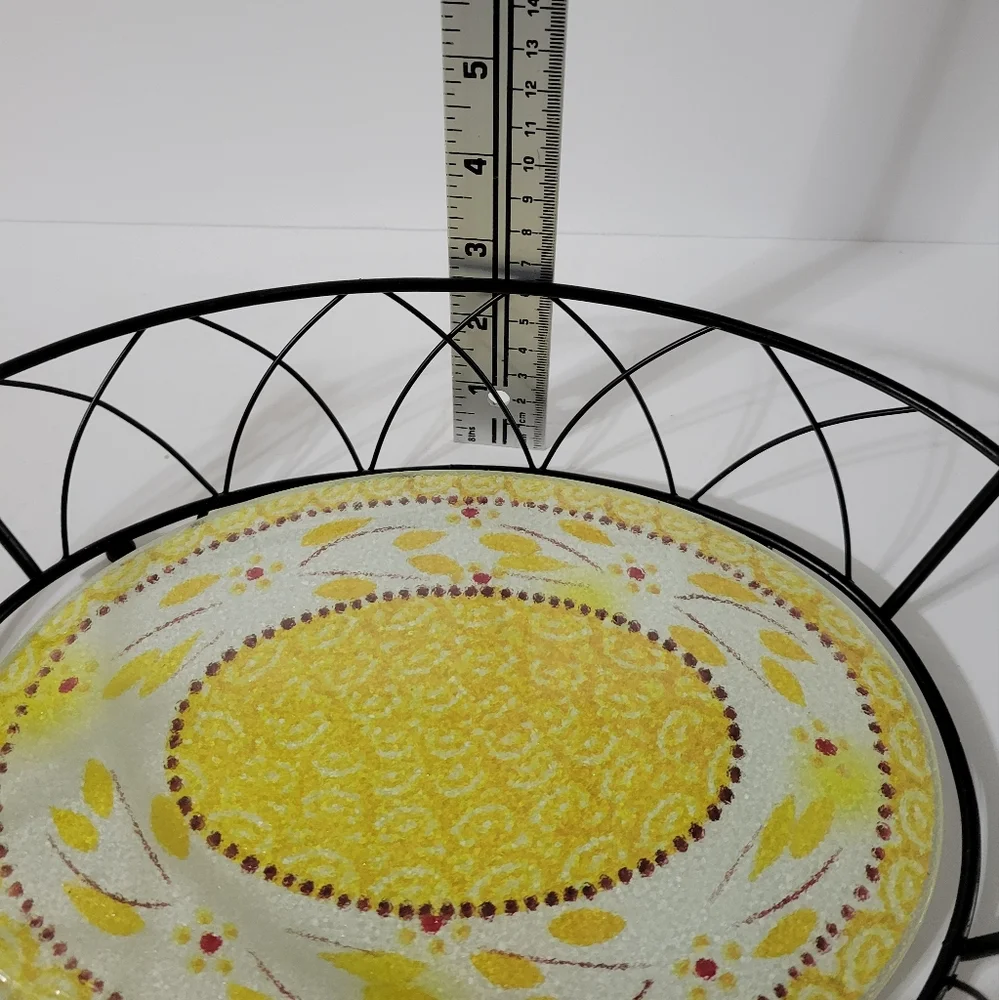 Temptations by Tara Wire Basket With Glass Trivet